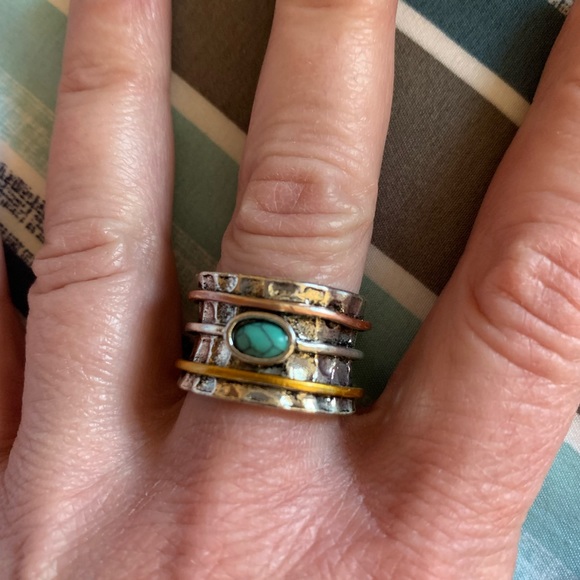 Women ring size 8 - Picture 3 of 3